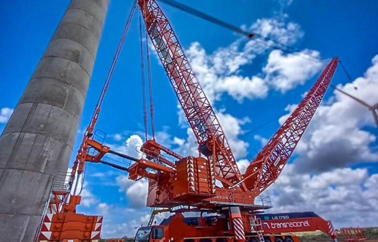 TRANSNACIONAL RECEBE GUINDASTE LIEBHERR LG1750