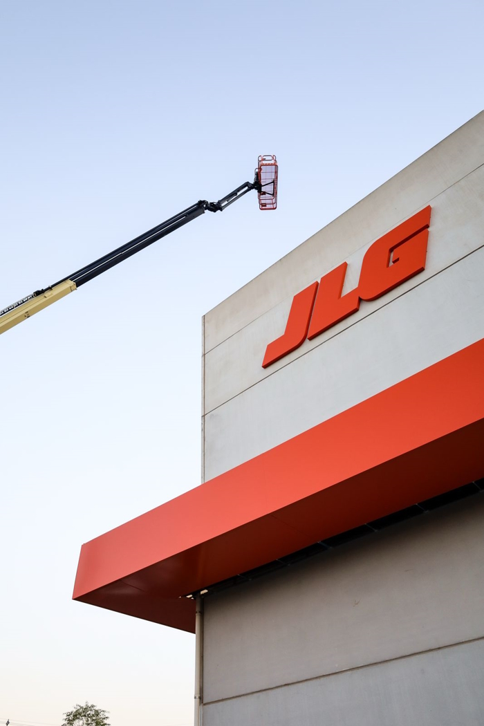 JLG INAUGURA NOVAS E MODERNAS INSTALAÇÕES NO BRASIL JLG INAUGURA NOVAS E MODERNAS INSTALAÇÕES NO BRASIL