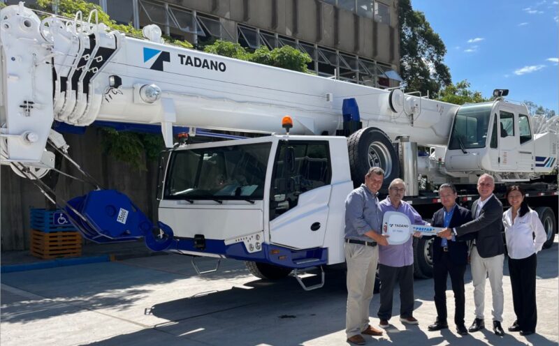 PREFAB RECEBE MAIS UM GUINDASTE TADANO GT-750EL