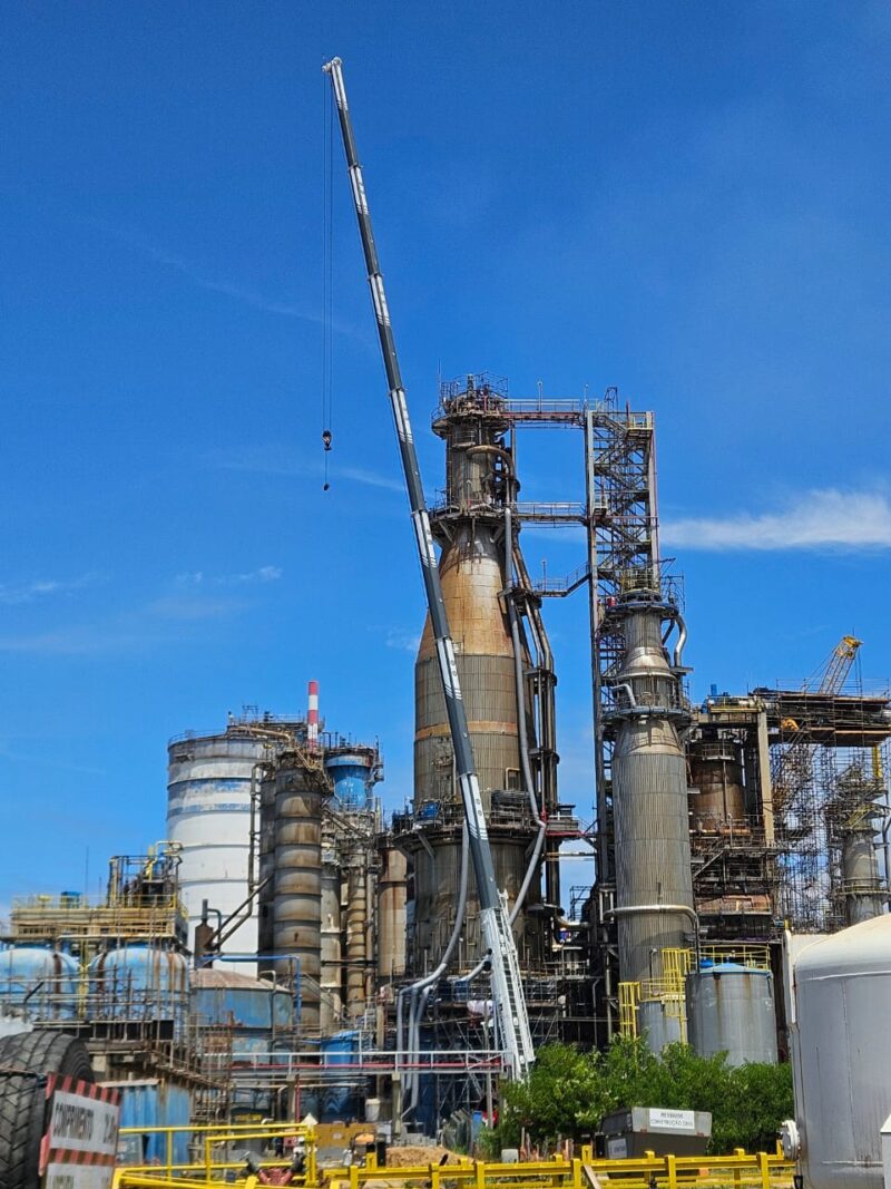 GUINDASTES CENTRO OESTE RECEBE LIEBHERR LTM 1300-6.3