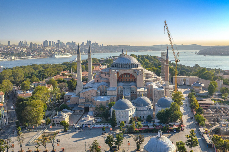 GRUA APOIA RESTAURO DA MESQUITA SANTA SOFIA