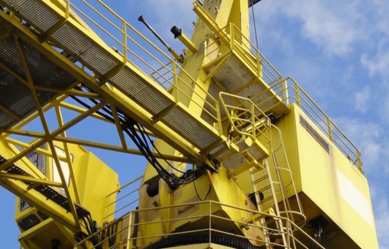 ARTICULAÇÕES DE LANÇAS DE GUINDASTES OFFSHORE