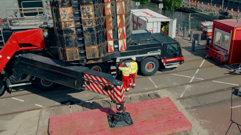 SUBSTITUIÇÃO DE GUINDASTES DE FACHADA COM SEGURANÇA