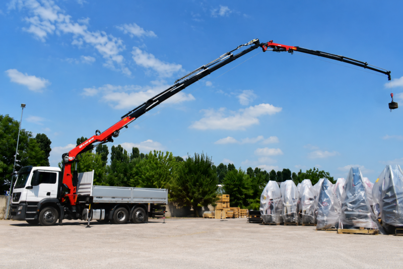 HYVA GUINDASTES AGORA É FRATELLI FERRARI